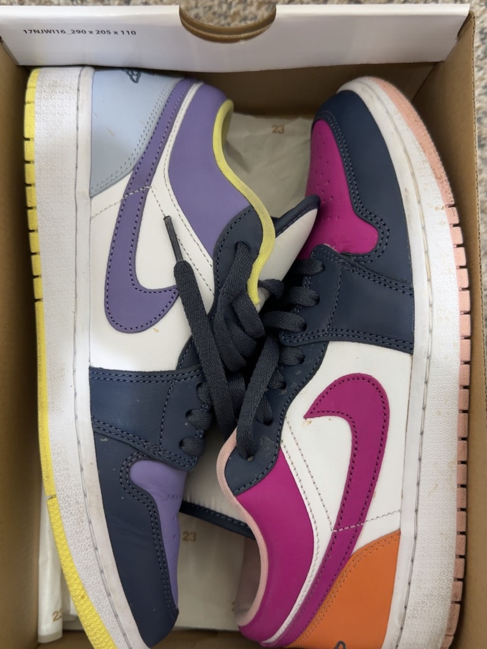 Jordan WMNS Air Jordan 1 Low SE in Thunder Blue and White